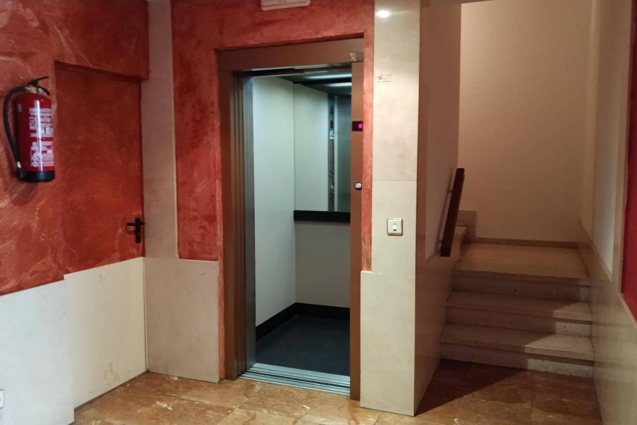 Apartamento centrico en Monforte de Lemos - NO WIFI - parking privado Exterior foto